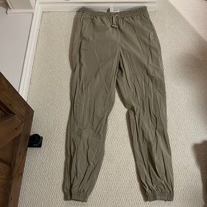 Lulu lemon windbreaker pants, worn once, size 8